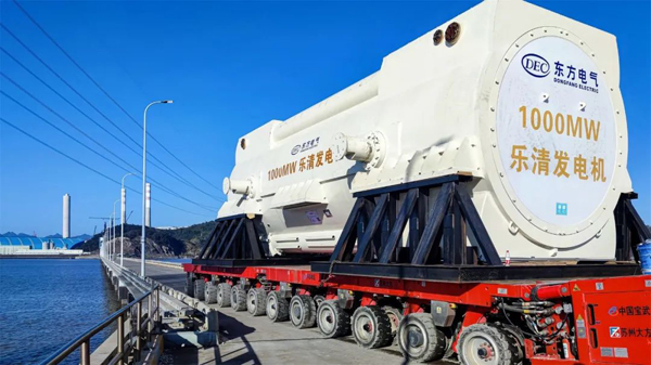 3x-浙能樂清發(fā)電廠 5號機組重達409噸發(fā)電機定子從碼頭運輸施工現(xiàn)場場景。張立忠  攝.jpg